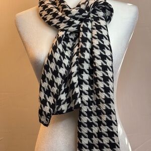 Lipstick Boutique Black and White Patterned Scarf